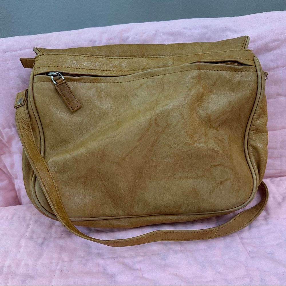 East West Elegant Tan Crossbody Bag - Picture 2 of 7
